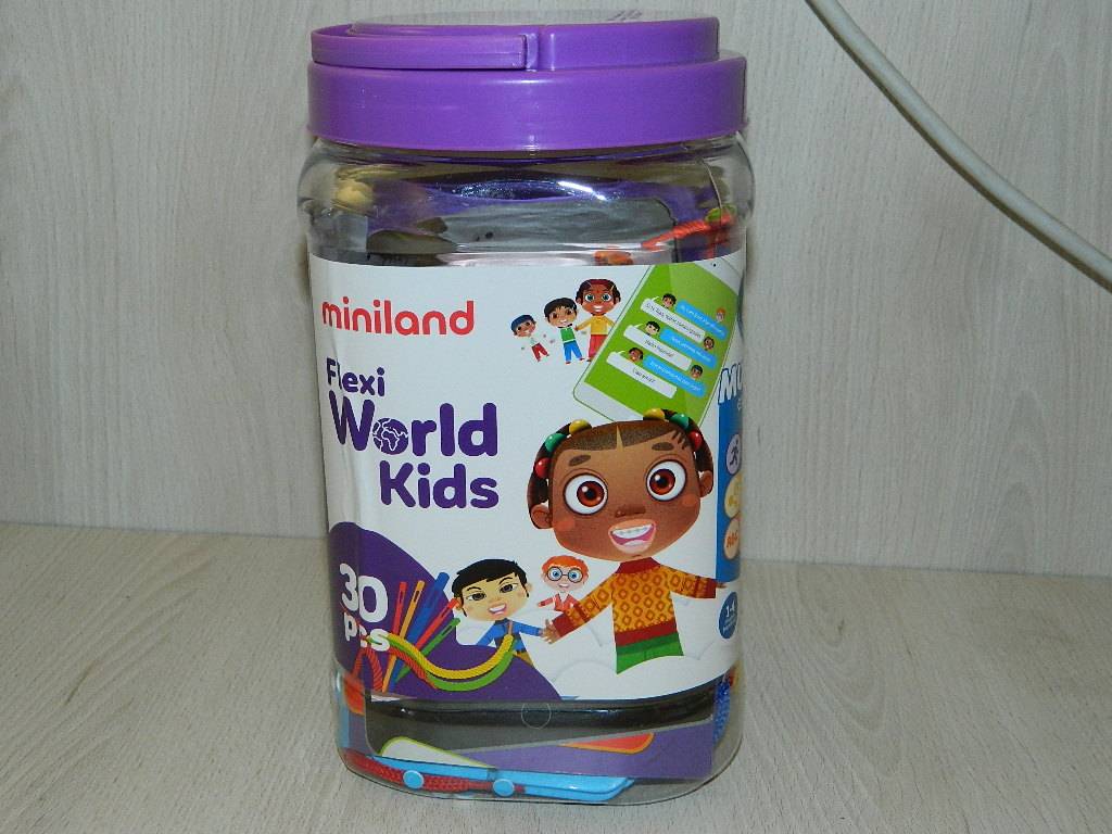 Jeu de laçage 6 grands personnages à habiller