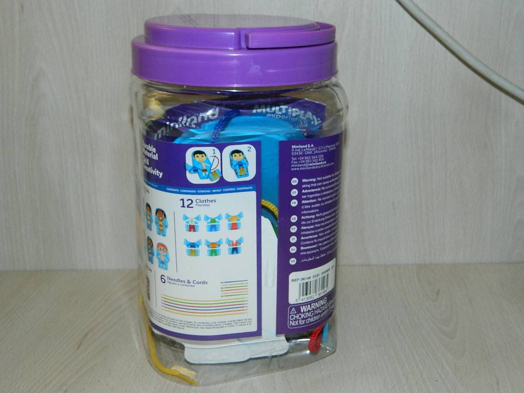 Jeu de laçage 6 grands personnages à habiller