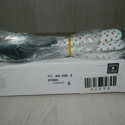 Couverts - service de table - assiettes - verres..